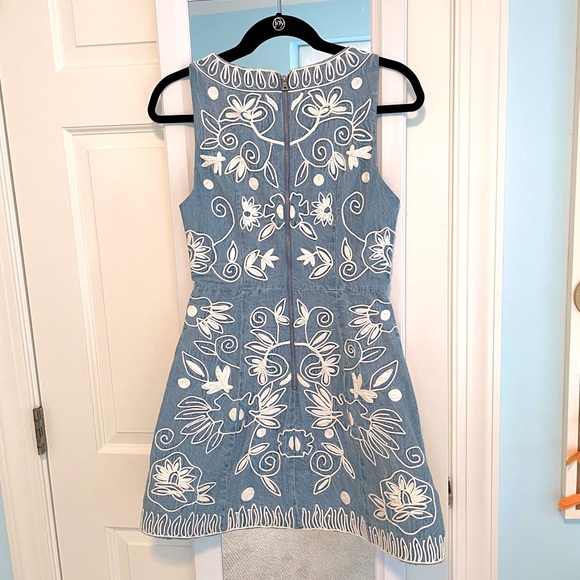 Alice + Olivia Lindsey Chambray Embroidered Dress - Picture 4 of 13